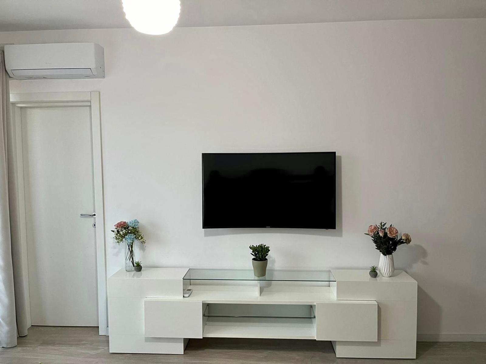 Universitatii Rooms Oradea Εξωτερικό φωτογραφία